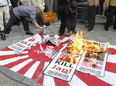S Koreans Protest Against Japan Over Islets Cn