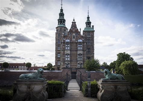 Located west of frederiksstaden, rosenborg castle was constructed during the dutch renaissance and completed in 1633 by king christian iv. Schloss Rosenborg in 2020 | Kopenhagen, Beliebte ...