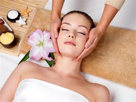 5 Manfaat Melakukan Facial Massage