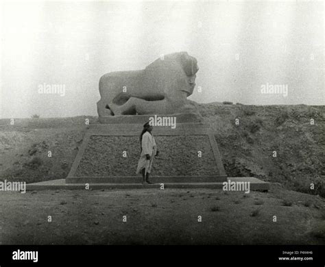 The Lion Of Babylon Iraq Stock Photo Alamy