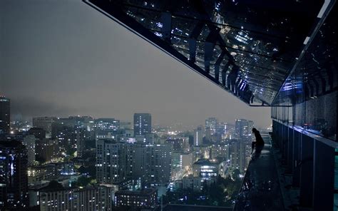 [TOMT][Wallpaper/Image] girl on ledge of building, looking over a city