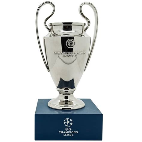 Die uefa champions league [. UEFA CL Pokal 3D 150 mm auf Podest - kaufen & bestellen im ...