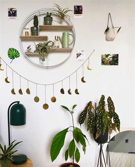 The border of the mirror is surrounded by led lighting (which is also dimmable and adjustable, a great feature), giving you a ring light effect. perfectly styled moon garland @nelplant • | Cute room ...