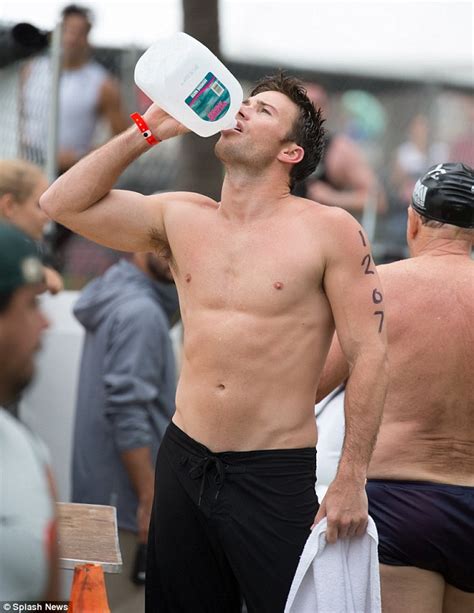 Suicide Squads Scott Eastwood Goes Shirtless In A Towel At South Beach