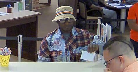 Photos Photos Show Suspect In Wells Fargo Bank Robbery In Chesterfield