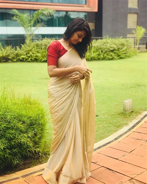 Deepz On Instagram Saree Sareegal Sareediaries Sareelove Sareeaddict Sareewomen