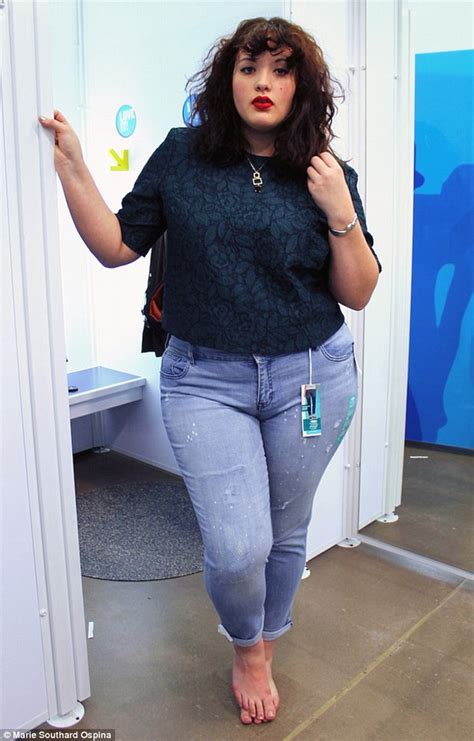 Yoga pants camel toe pictures. Plus-size blogger Marie Southard Ospina tries on 10 pairs ...