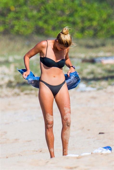 Kelly Rohrbach Topless In Hawaii — Baywatch Star Flashes Her Tits