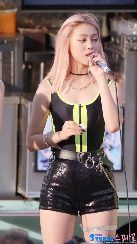 Ryujin’s Cleavage Itzy K Pop Kpop Outfits Kpop Fashion Singer Fashion