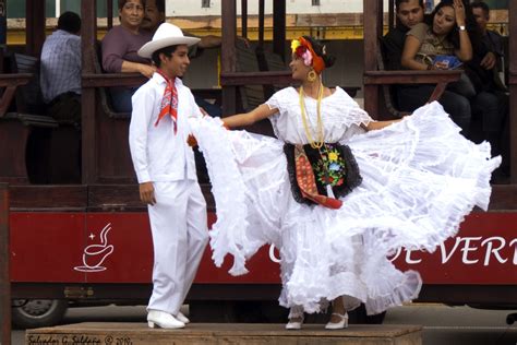 Bailarines Jarochos Malecon De Veracruz Unos Adolescentes Flickr