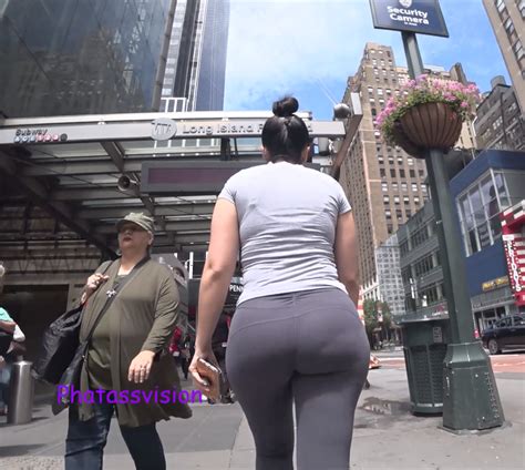 Amazing Fit Booty Pawg In Yoga Pants Walking Thru Nyc Phatassvision