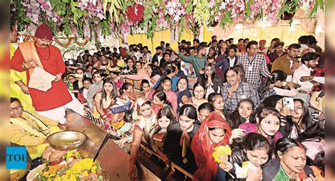 New Year Indoreans Make Beeline At Shrines For New Year Blessings Indore News Times Of India