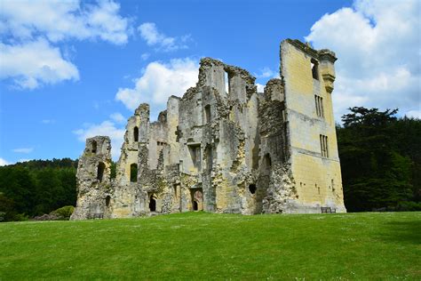 Great Castles - Ghost of Lady Blanche of Old Wardour Castle