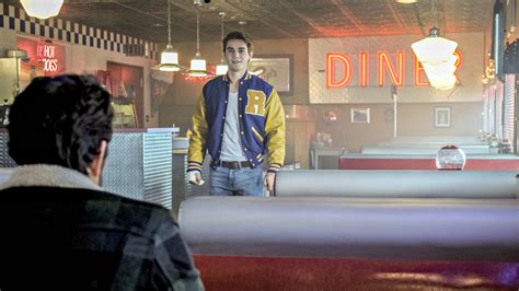 Riverdale Season 1 Finale Recap Archie And Veronica Have Sex And Fred