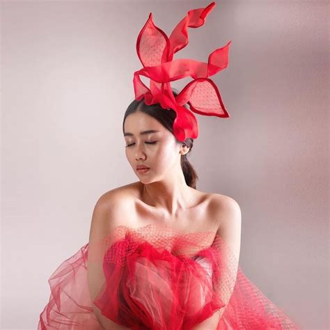 8 Gaya Selfi Nafilah Dalam Balutan Gaun Gaun Mewah Cantik Banget