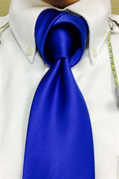 This Fancy Necktie Knot Is Called A Tulip Knot Really A Loose Regular