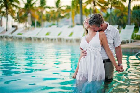 Love This Shot Of A Couple Kissing In The Pool In The Bahamas Photo By