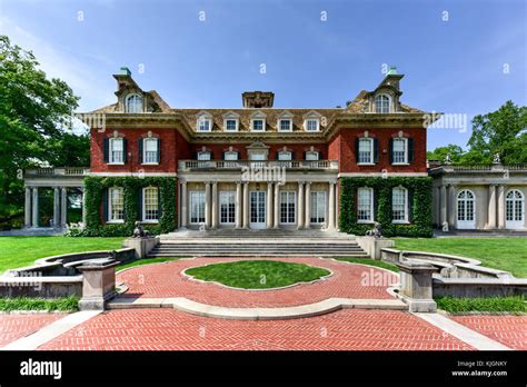 Long Island Gold Coast Mansion At Old Westbury Gardens Stock Photo Alamy