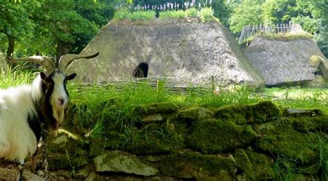 En Bretagne Archéosite Un Village Médiéval De Lan Mil