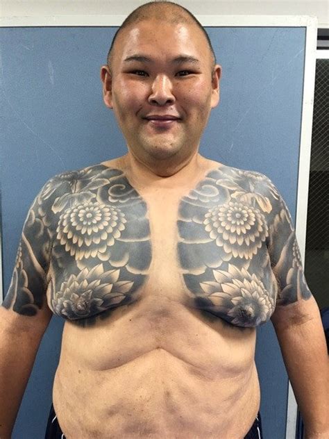 【写真・画像】安田大hiro、両肩の“刺青”ショット公開「綺麗に入れてくれました」 1枚目 話題 Abema Times アベマタイムズ