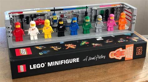The Full Rainbow Of Lego Classic Space Minifigures Is Really Satisfying