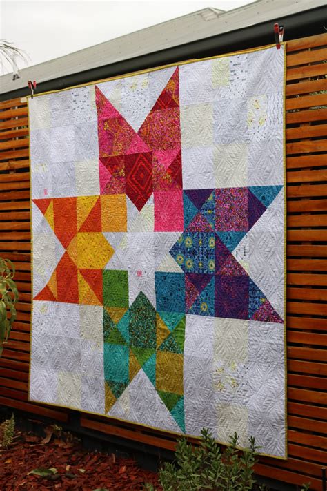 The twirling quilt pattern makes a lively quilt that will spark your sense of fun. 13. In - 2 - Stars Quilt Pattern (Download) - Free Bird ...