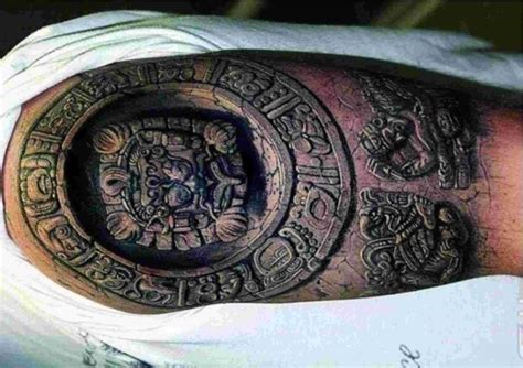 O tatuador francês jc sheitan tenet está se tornando uma celebridade mundial graças ao seu estilo único de tatuar seus clientes! I 5 tatuaggi 3D che sembrano reali