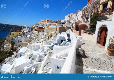 Oia Village Street View Santorini Greece White Wash Buildings Stock