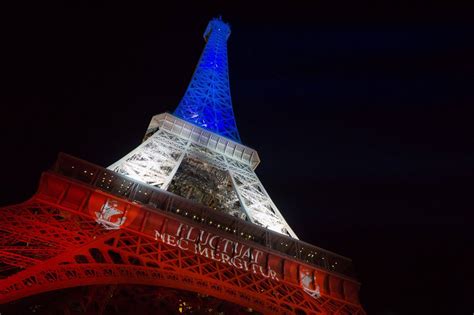 Maybe you would like to learn more about one of these? Illuminations de la Tour-Eiffel aux couleurs du drapeau de ...