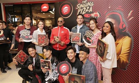 Menurut google play pizza hut delivery & takeaway mencapai lebih dari 3 juta pemasangan. Pizza Hut Malaysia introduces 'The Singing Pizza ...