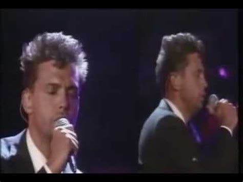 Agora voce pode ouvir o video ou letras video oficial para a musica hasta que me olvides incluido no album aries ver disk em 1993 com um estilo musical. Luis Miguel - Hasta Que Me Olvides (En Vivo) - YouTube