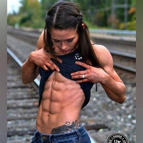 How She Looking Beautiful 🥰 Having 8 Packs In 2021 Muscle Women Muscular Girl Muscular Woman
