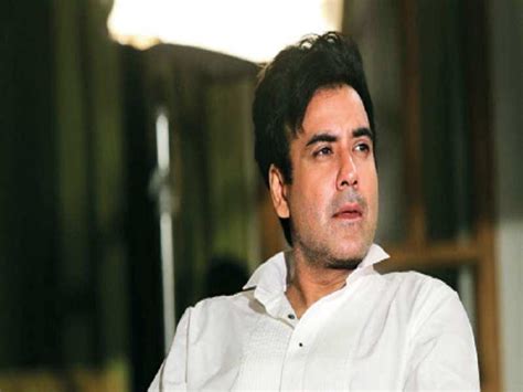 mentoo hc gives bail to actor karan oberoi orders action against accuser for staging attack