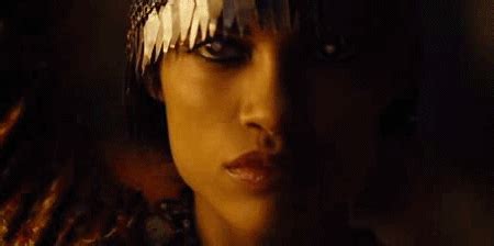 Rosario dawson is an american actress who has appeared in a variety of movies, including 'rent on may 9, 1979, rosario isabel dawson was born in new york city to singer isabel celeste. , rosario dawson in alexander idk it's a project