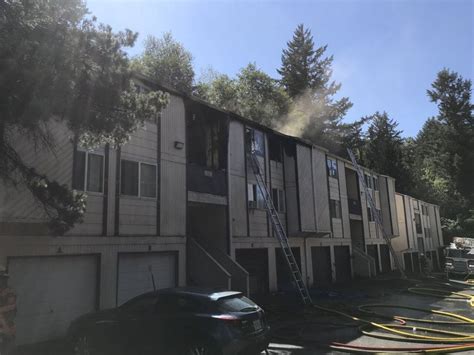 Man Dies While Trying To Escape 2 Alarm Fire At Sw Portland Apartments