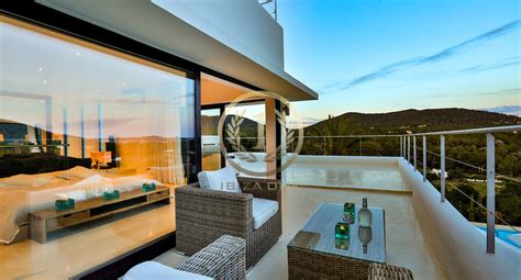 Heute verfügen wir über 147 wohnungen in ibiza. Moderne Luxus Ferien Villa zum Mieten auf Ibiza - Cala ...