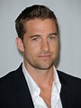 Scott Speedman Talks Felicity, The Captive, and The Mindy Project | Glamour