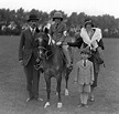 La madre de Camilla, Rosalind Cubitt: ‘debutante del año’, implicada en ...