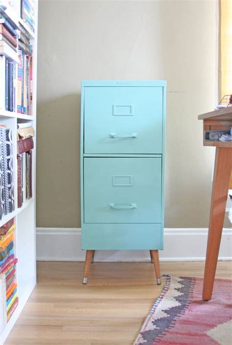 If you want to find out how to transform your own filing cabinet, follow the steps below to reach upcycle utopia. 14 Awesome Upcycled and Repurposed Filing Cabinets that ...