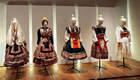 La Mirada Actual Museo Del Traje Y AcciÓn Cultural EspaÑola ExposiciÓn “iconos De Estilo Una