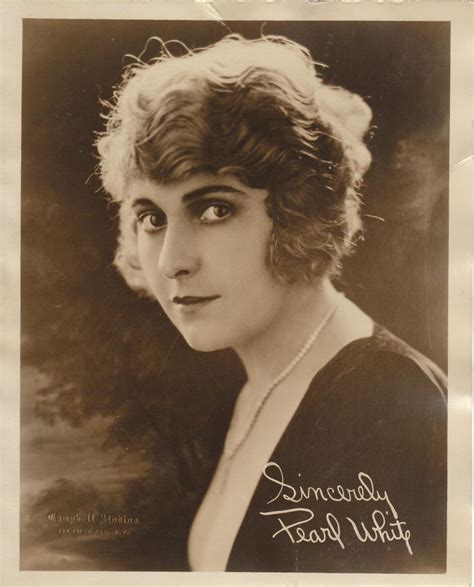 Pearl White A Vintage Promo Still Signed 1922 Photograph Prisca