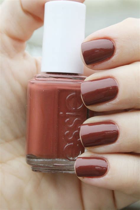 Essie Very Structured Classic Blend Of Chocolate Brown And Brick Red