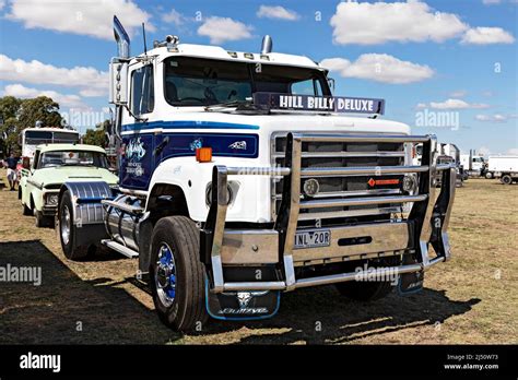 Trucks Australia International S Series Semi Truck In The 1850`s Gold