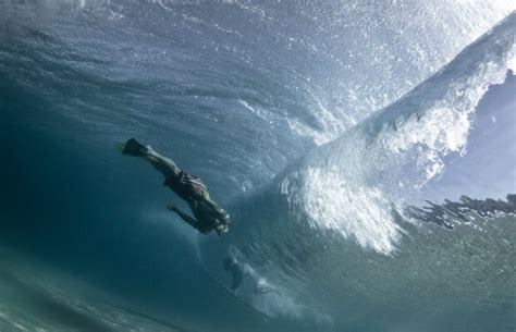 Photographer Captures Amazing Underwater Images Of Waves