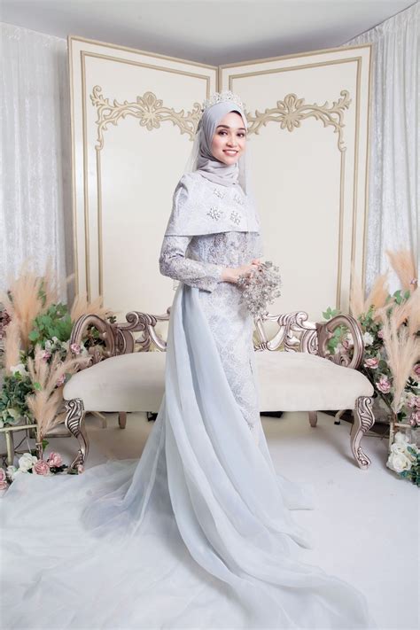 We offers wide selections of quality wedding gown, evening dresses, groom wears, bridesmaids dresses and others wedding accessories. Malay wedding | Muslimah wedding dress, Muslim wedding ...
