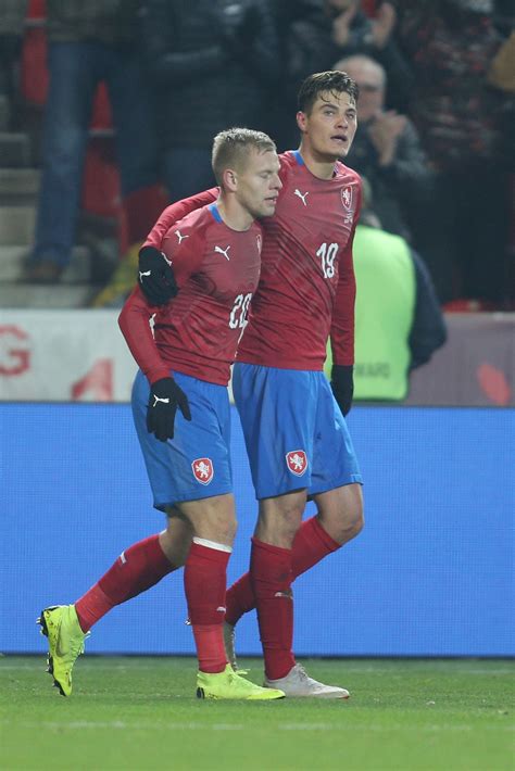 Mistrovství evropy ve fotbale, označované zkratkou euro, je hlavní fotbalovou soutěží národních týmů mužů ve federaci uefa. Češi skončili v Lize národů dvacátí. Kdo jim hrozí v ...