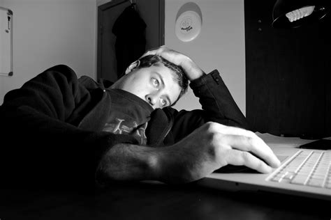 17 Creative Ways to Kill Boredom In The Office