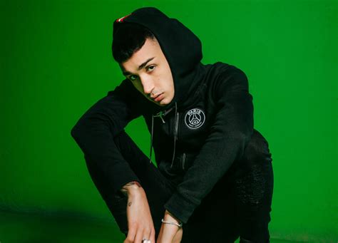 Inizia a scrivere le prime rime nel 2011, all'età di 13 anni, per poi debuttare due anni. Capo Plaza: «Di successo sì, felice no»