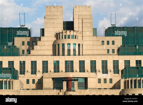 Mi6 Building Vauxhall London Hi Res Stock Photography And Images Alamy