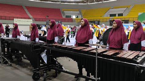 Latihan Marching Band BNIP Al Iman Putri Ponorogo Di Gor Amongrogo